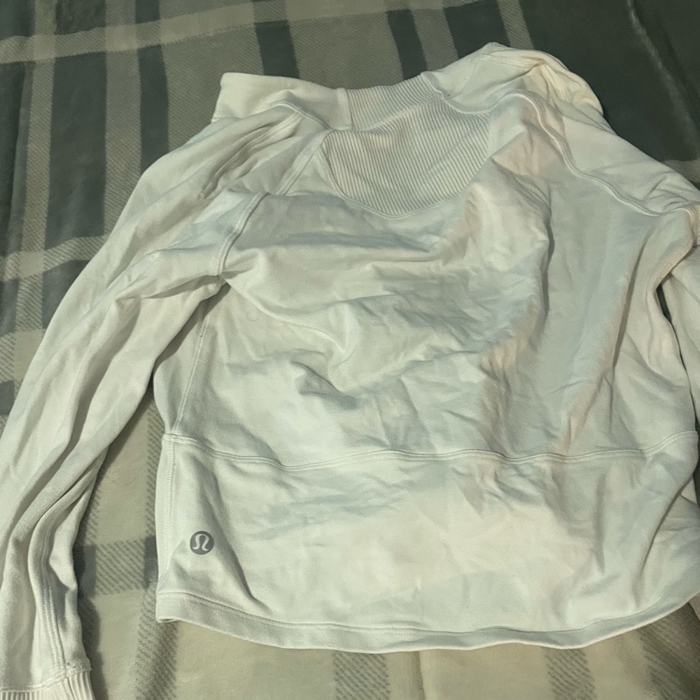 Lululemon white sports long sleeve cropped top